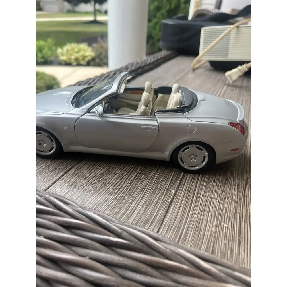 Diecast Maisto Lexus SC 430 Special Edition 1:18 Scale